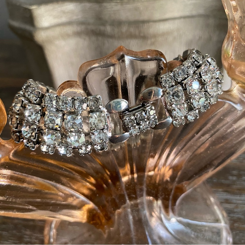 RARE Vintage Pretty WEISS‎ Signed Clear Rhinestone Silver Tone Cuff Bracelet - Picture 5 of 16